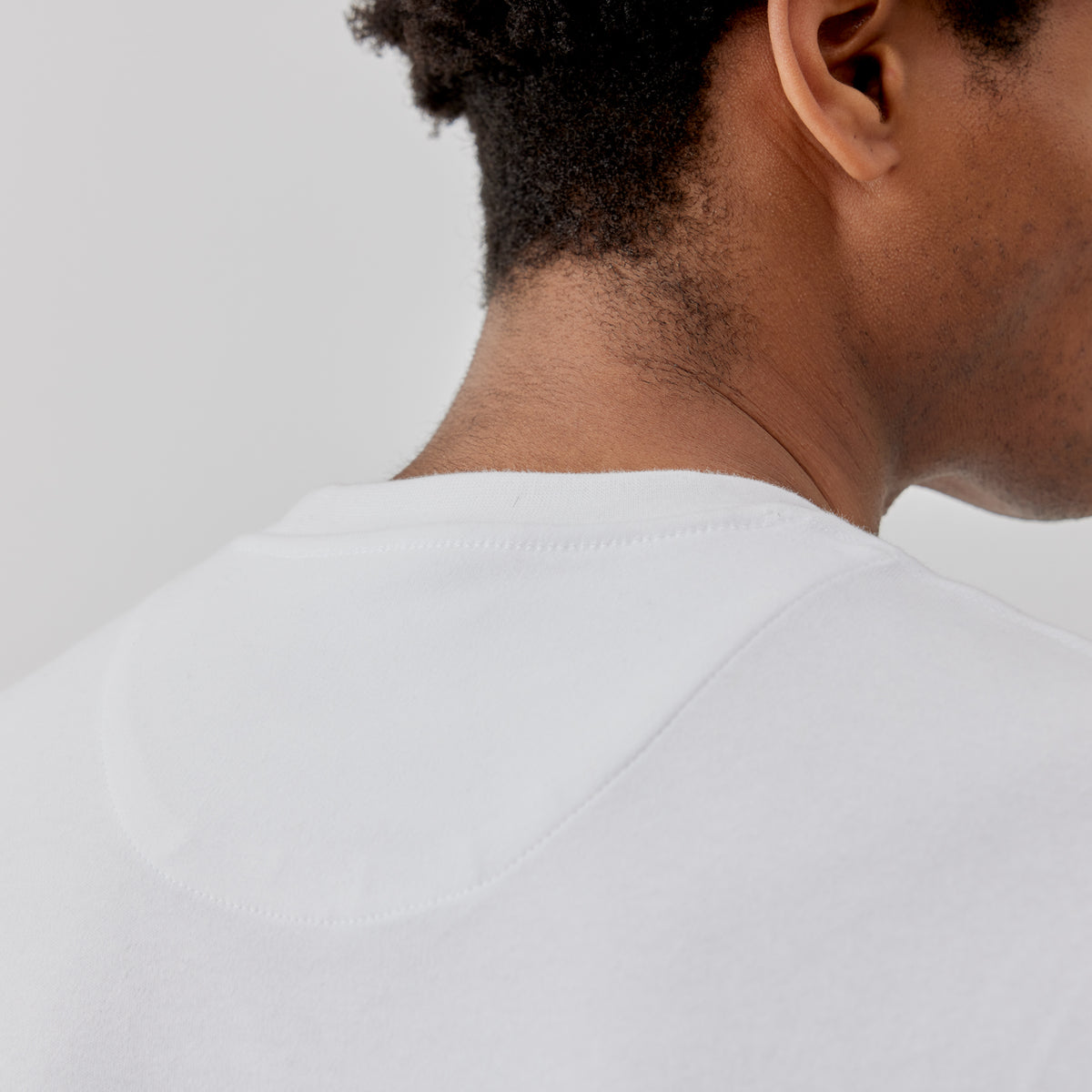 Palmela White Cotton T-Shirt | Men's T-Shirts | Oliver Sweeney